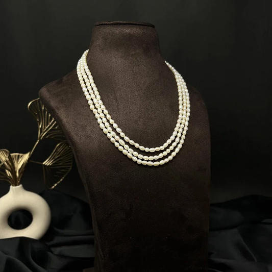 Women buy pearl collections online in India